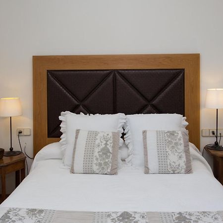 Hostal De La Placa Cabrils Dış mekan fotoğraf