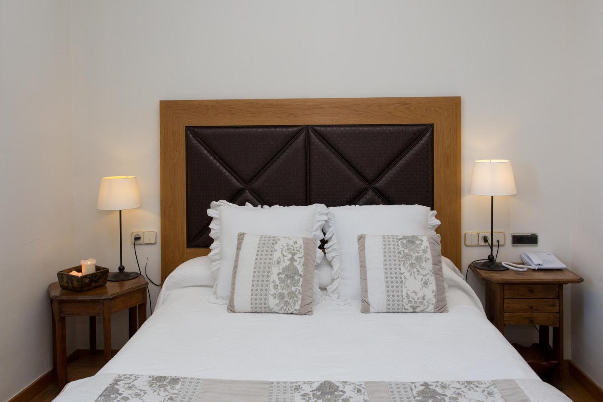 Hostal De La Placa Cabrils Dış mekan fotoğraf