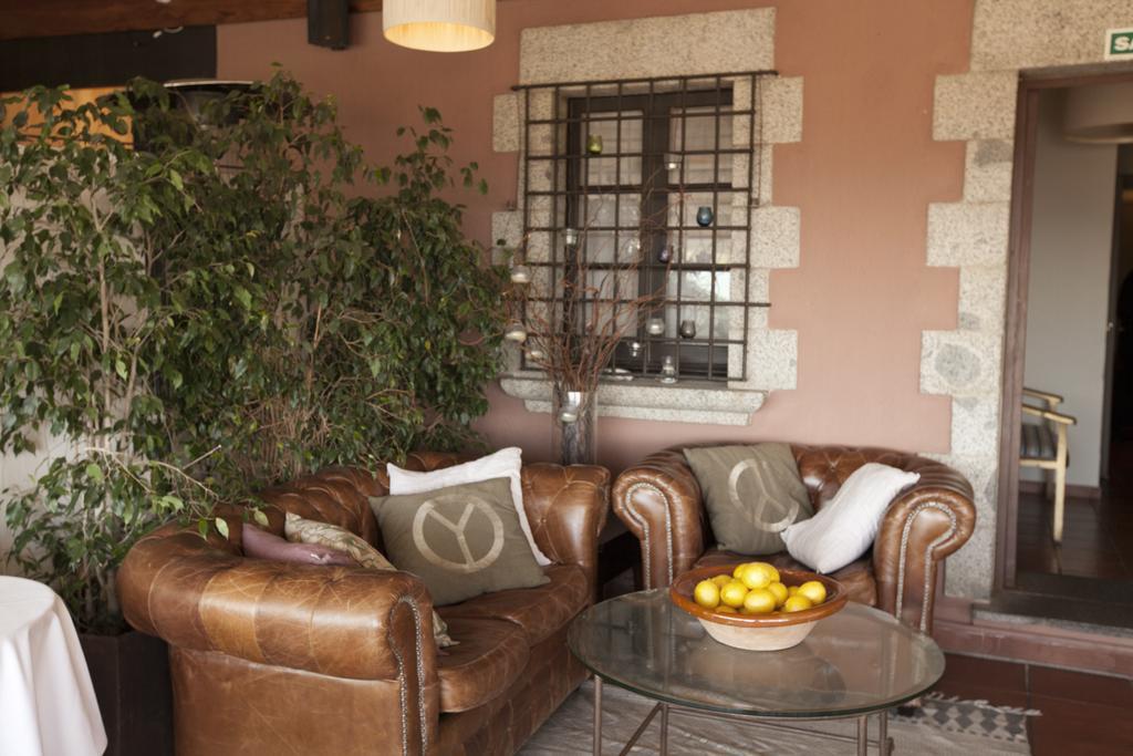 Hostal De La Placa Cabrils Dış mekan fotoğraf