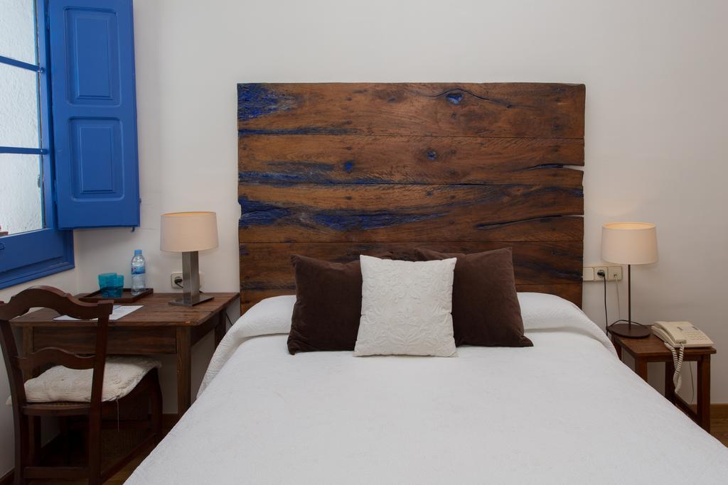 Hostal De La Placa Cabrils Dış mekan fotoğraf