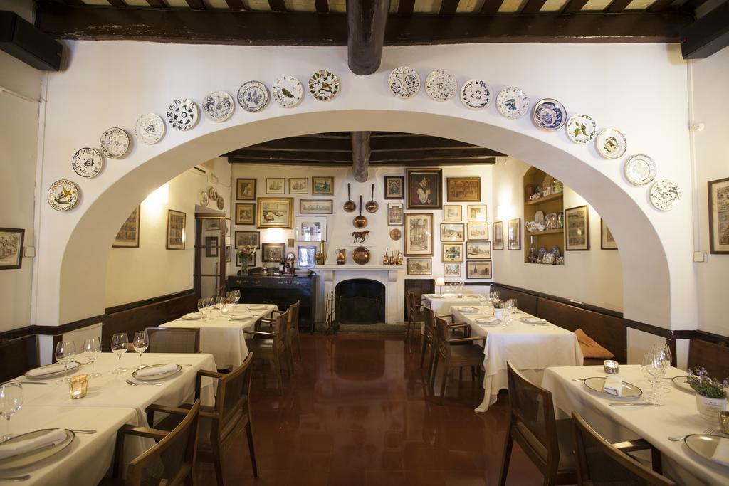 Hostal De La Placa Cabrils Dış mekan fotoğraf