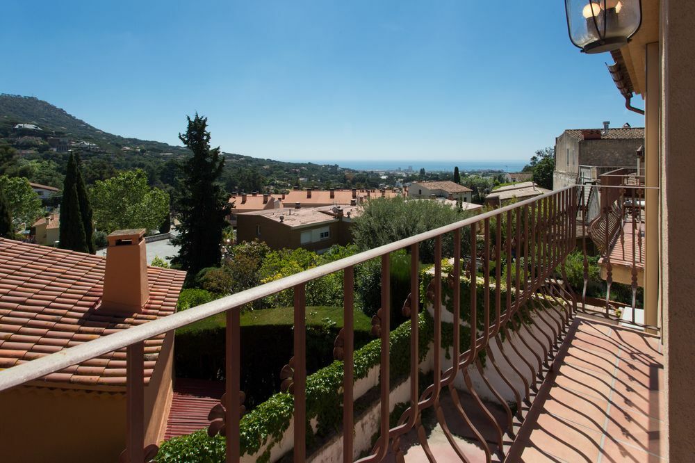 Hostal De La Placa Cabrils Dış mekan fotoğraf