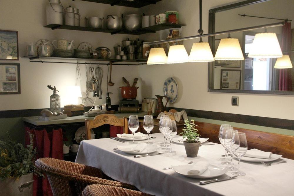 Hostal De La Placa Cabrils Dış mekan fotoğraf