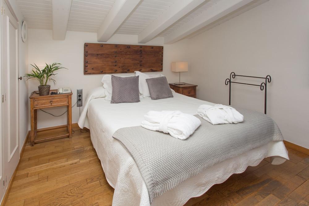 Hostal De La Placa Cabrils Dış mekan fotoğraf